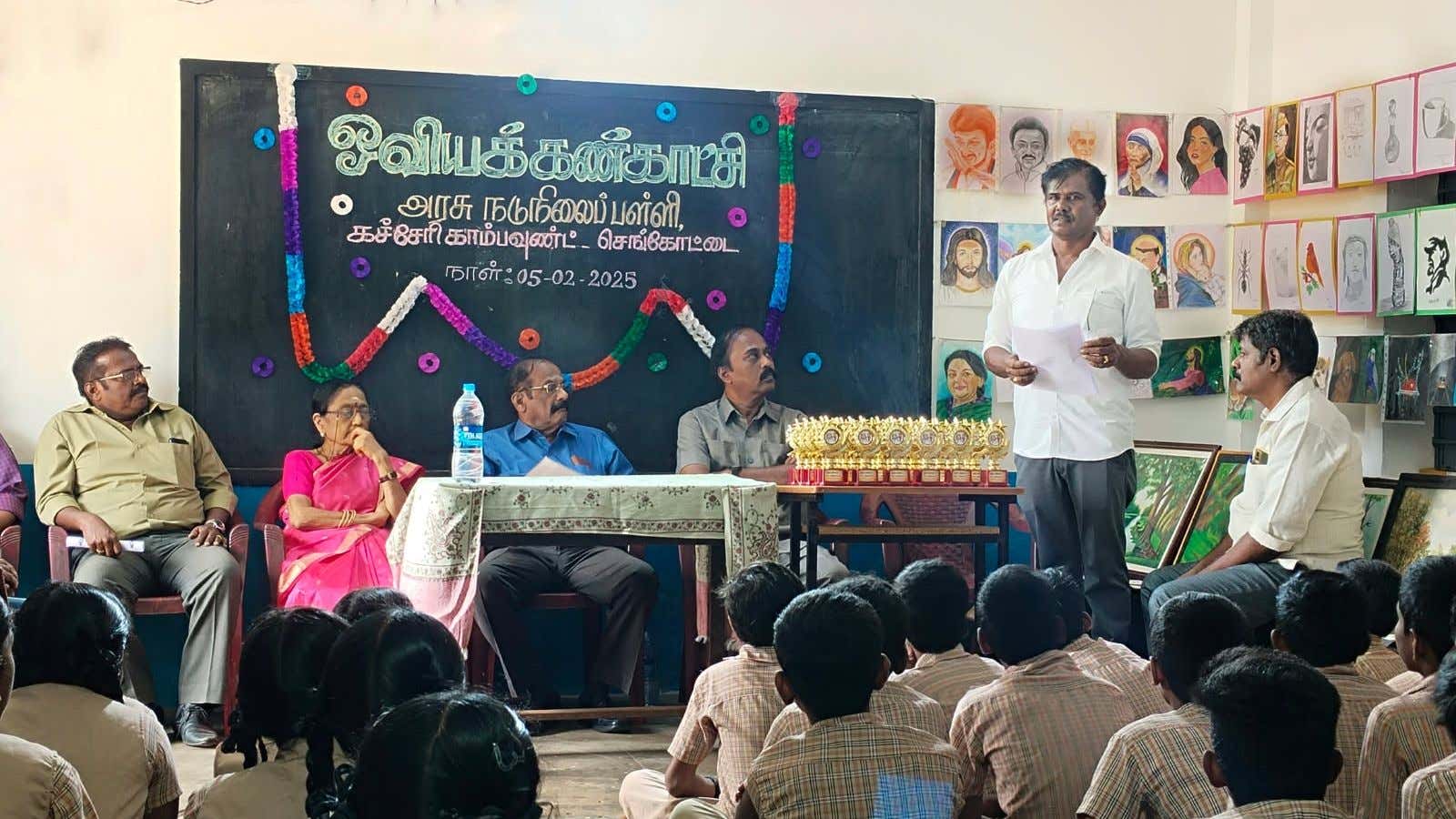 செங்கோட்டை அரசு பள்ளியில் அழகிய ஓவிய கண்காட்சி..